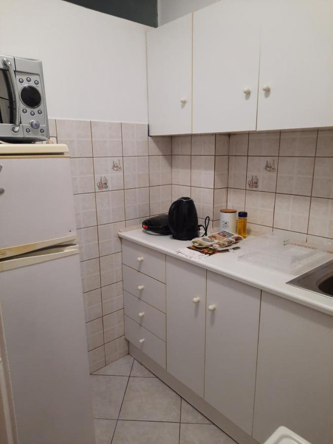 Lousi House Apartment เอเธนส์ ภายนอก รูปภาพ